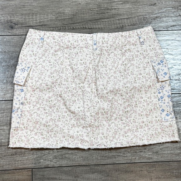 Altar'd State Floral Mini Skirt Cottagecore Cargo Pockets Size M - Picture 6 of 7